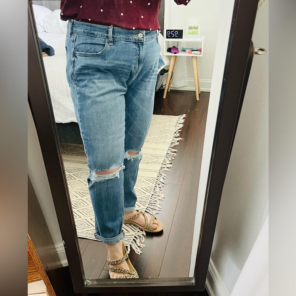 Old Navy Ripped Jeans - Picture 8 of 9